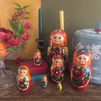 Russische Vintage Nestelpuppen 7er Set Volkskunst Matroschka Puppen handbemalt