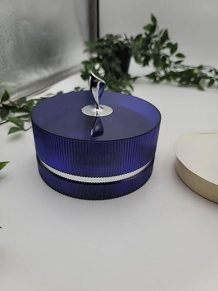 De Colección Avon Azul y Plata Moonwind 6 OZ Perfume Belleza Polvo Nuevo con Recarga Foto 2 de 4