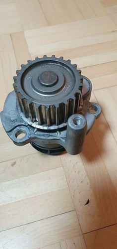 Wasserpumpe/ Kühlmittelpumpe VW Audi Slkoda Seat 06A121031C