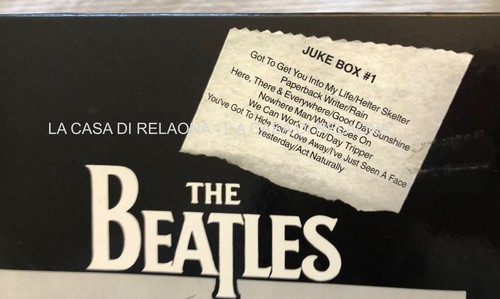 45 BEATLES JUKE BOX 1 - 7 DISCHI COLORATI + CARTOLINA Postcard e BOX - MINT - Foto 2 di 2