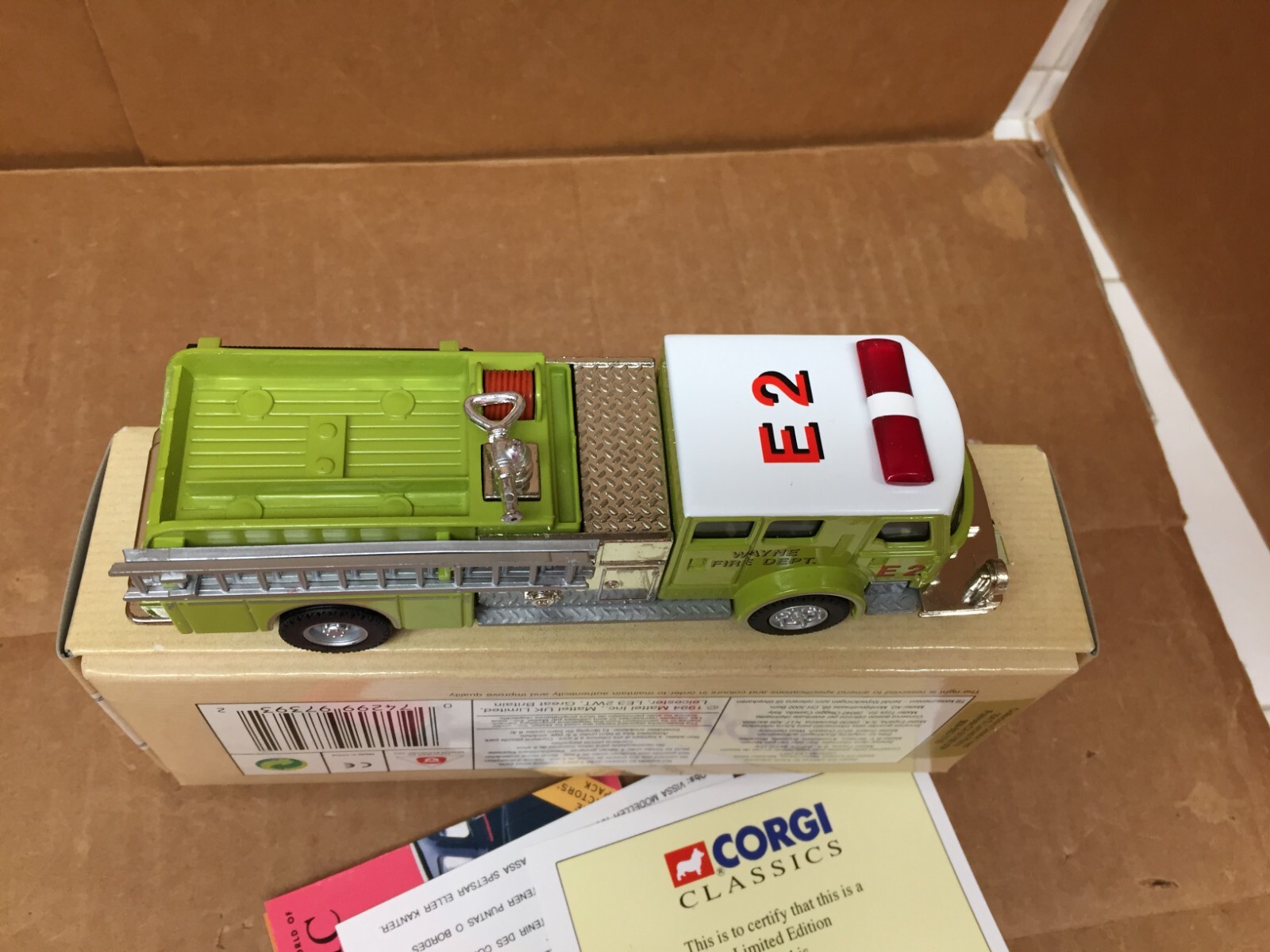 CORGI CLASSICS 97393 AMERICAN LA FRANCE PUMPER WAYNE FIRE DEPT FIRE ENGINE TRUCK - Picture 6 of 7