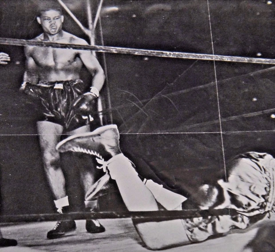 Joe Louis vs Sharkey 1936 Original Illustratd Current News 19x12 Great Condition - Image 2 of 2