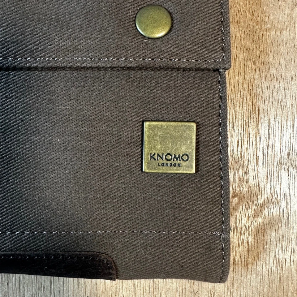 Estuche tipo folio organizador tecnológico de lona marrón Knomo London Foto 2 de 4