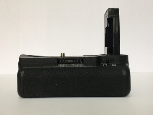 Newell Battery Grip BG-D5100+ for Nikon D5100 / D5200 - Picture 10 of 17