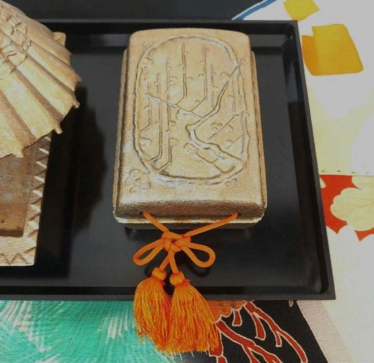 Cenicero japonés de metal fundido de la década de 1930 y caja con paraguas estilo retro Foto 2 de 4