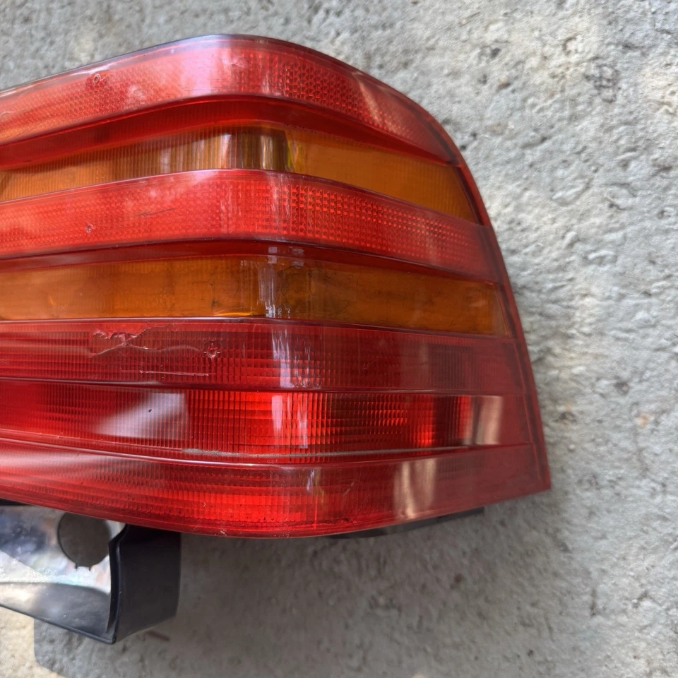 梅赛德斯奔驰 W140 右尾灯 300SE S320 S500 S600 1408200266 原始设备制造商 — 第 4/4 张图片