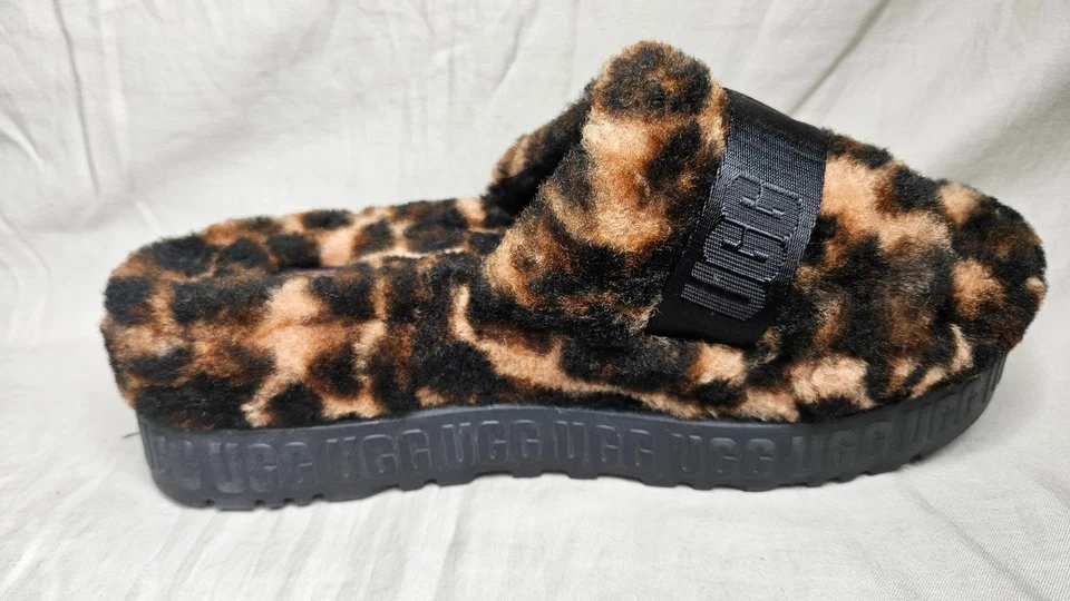 Sandalias de plataforma UGG Fluffita deslizables para mujer talla 9 piel de oveja con estampado de pantera Foto 4 de 4