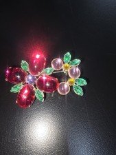 VINTAGE FLORAL BROOCH FEATURING PINK AND RED RHINESTONES