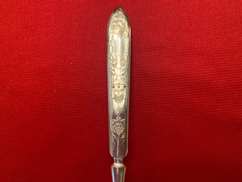 LA VIGNE by 1881 Rogers Silverplate Grape Solid Handle 7 3/8" FORK 1908 - Picture 3 of 4
