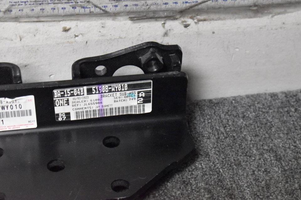 Lexus GX460 2020-2023 receptor enganche OEM de fábrica Foto 3 de 4