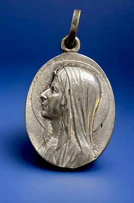 Vintage Catholic Apparition Of Mary At  Lourdes Silver Tone  Religious Medal