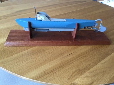 Glenbur Sportcraft Spielzeug U-Boot mit Aufsteller!