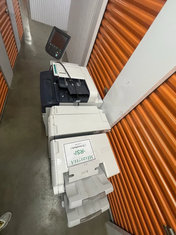 Impresora escáner de producción a color Xerox Prime Link C9070 con fuego y acabado Foto 3 de 4