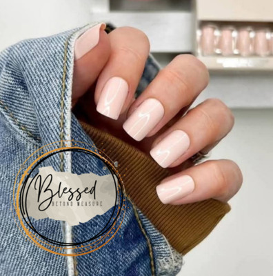 Red Aspen Press On Nails   Willow in White Sands Short | Coffin | Soft Nude