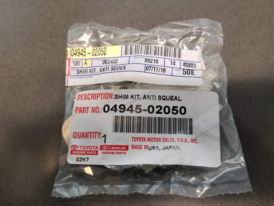 Pastillas de freno delanteras genuinas OEM de cerámica con cuñas Toyota Corolla 2003-2008  Foto 3 de 4