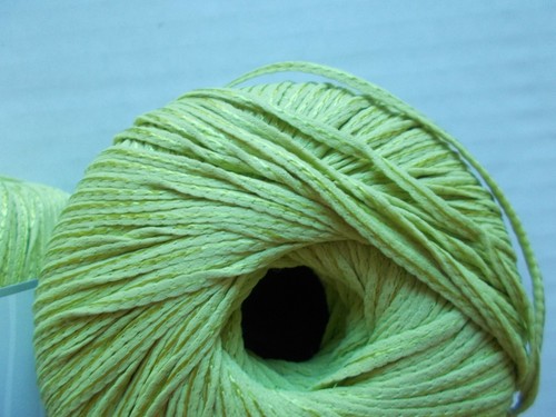 Soft Pearl Häkelgarn/Garn, hellgrün, 2 Knäuel (je 110 Meter) - Bild 2 von 2