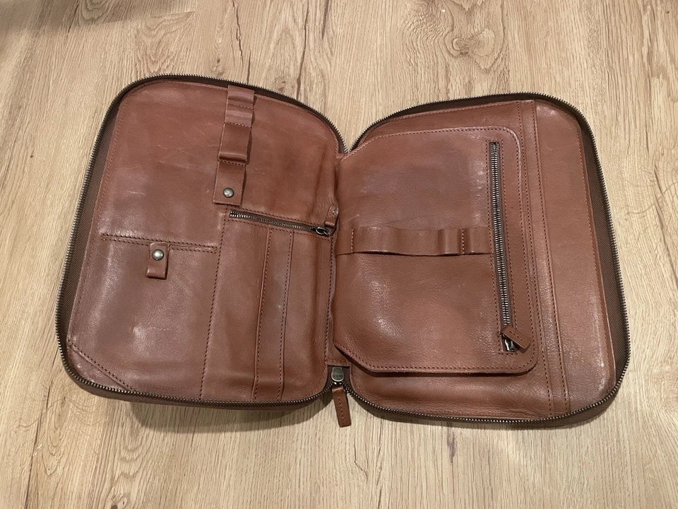 "Organizador This Is Ground de cuero marrón con cremallera alrededor 11,5""x8""" Foto 2 de 4