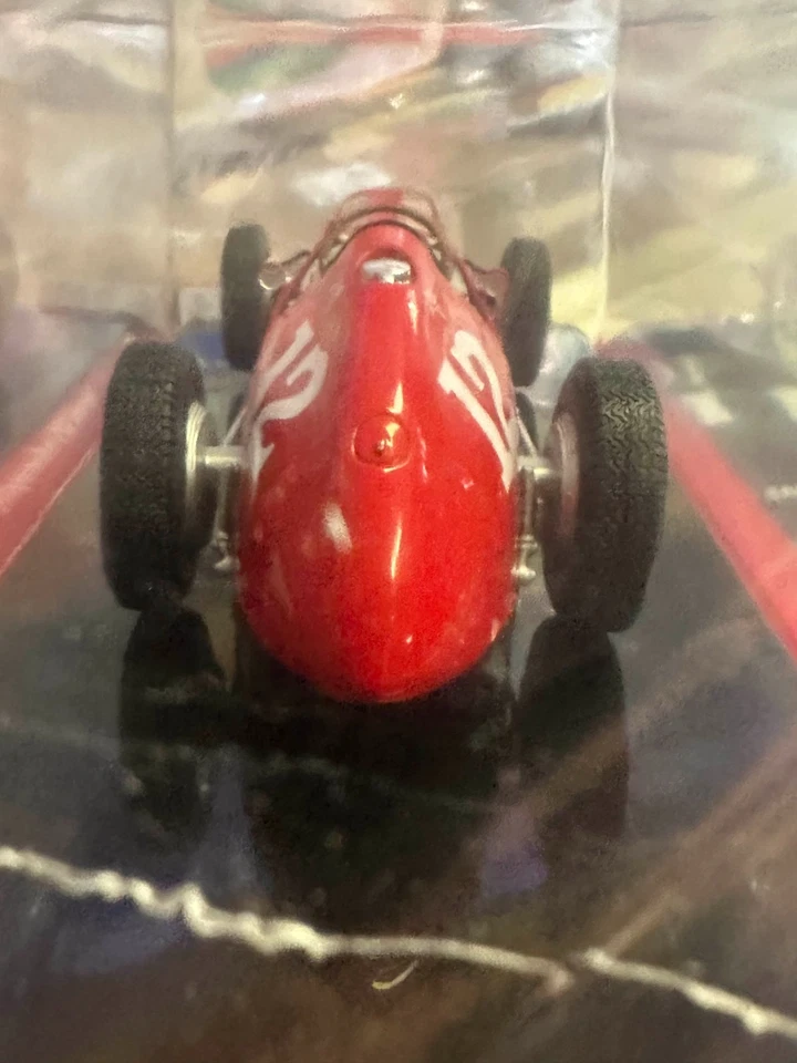 F1 Ferrari 375 Indianapolis - Alberto Ascari - 1952 - 1:24 - Immagine 2 di 4