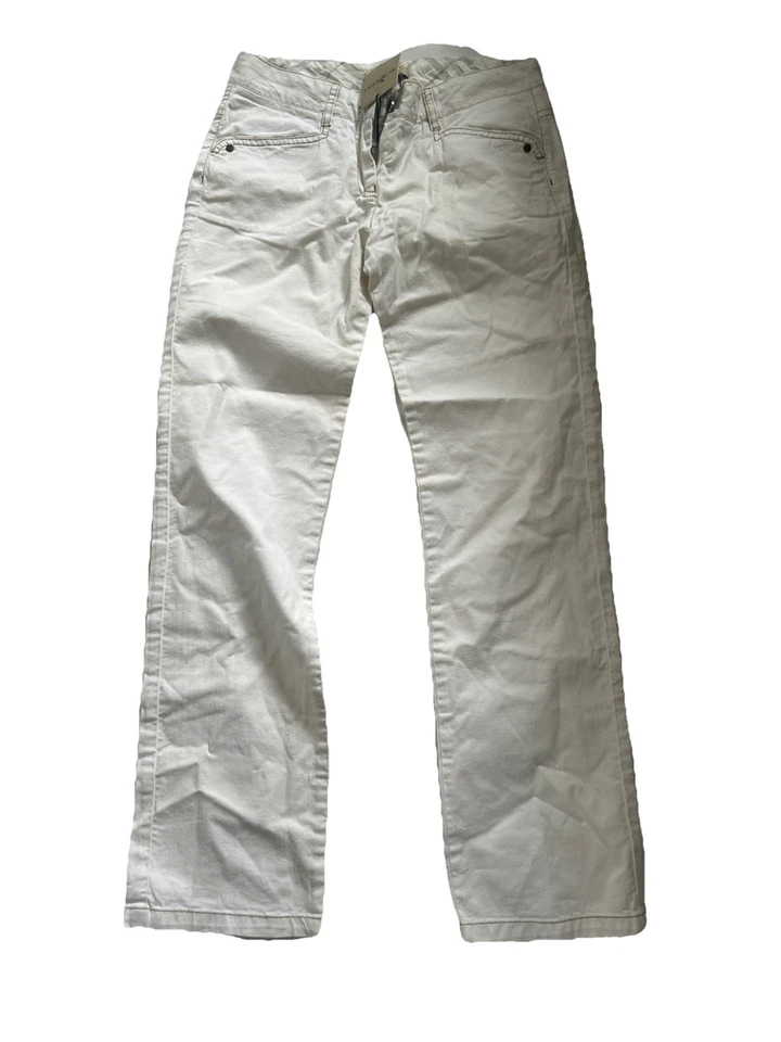 LOT FILLE 12 ANS PANTALON BLANC BURBERRY ET JUPE SHORT CACHAREL. neuf - Photo 2/4