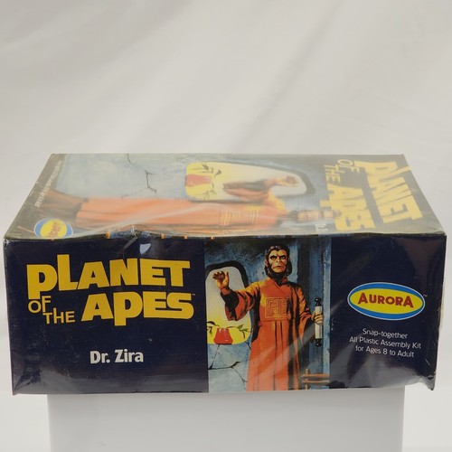 Planet of the Apes Dr Zira Model Kit #6804 Aurora 2000 Movie Figure Vintage Toy - Picture 4 of 6