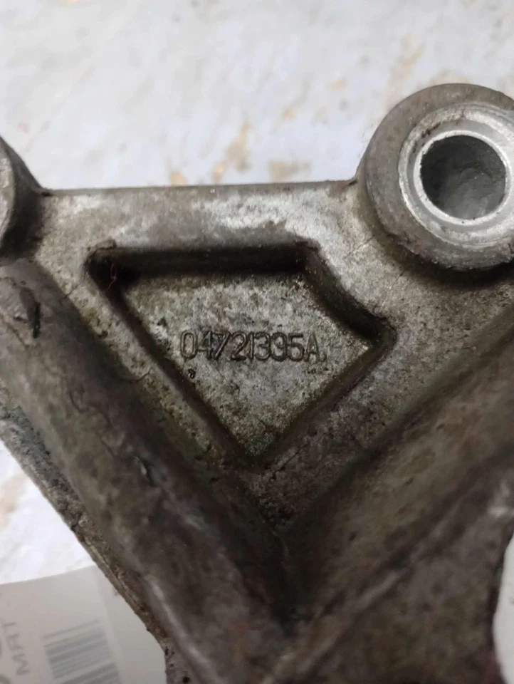 Chrysler T&C Dodge Grand Caravan 2008-14 soporte de montaje de transmisión OEM 04721335AA Foto 3 de 4