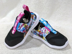 nike slip on sneakers black