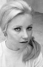 Nieh negative, sexy blonde pinup girl Julie Carmichael, actress 1970 n320557