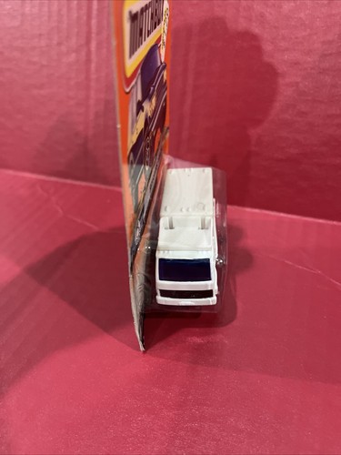 Matchbox #7 Ford Scissors Cargo Truck White Air Traffic Series 1999 New On Card - Picture 4 of 6