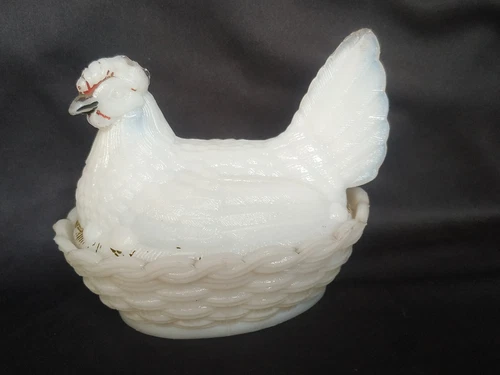 VINTAGE WHITE MILK GLASS HEN ON NEST VALLERYSTHAL BUTTER DISH COLLECITBLE #G1