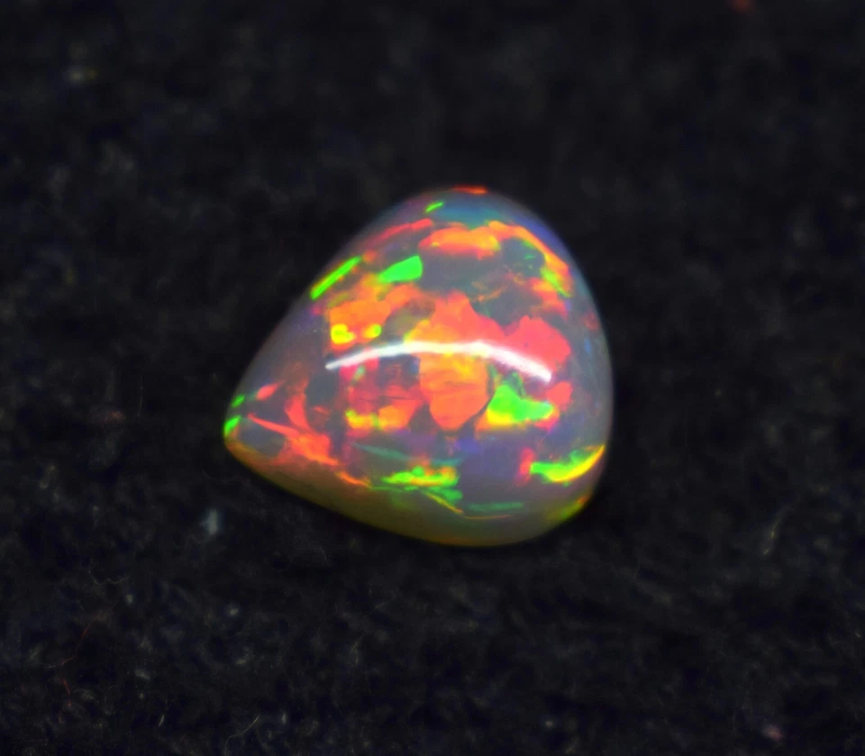 Piedra preciosa cabujón en forma de corazón de fuego ópalo etíope natural de 6,6 quilates 13,8 x 12,6 mm Foto 2 de 3