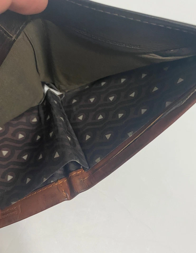 Bellroy Hide & Seek wallet made from environmentally certified leather - Image 4 of 4