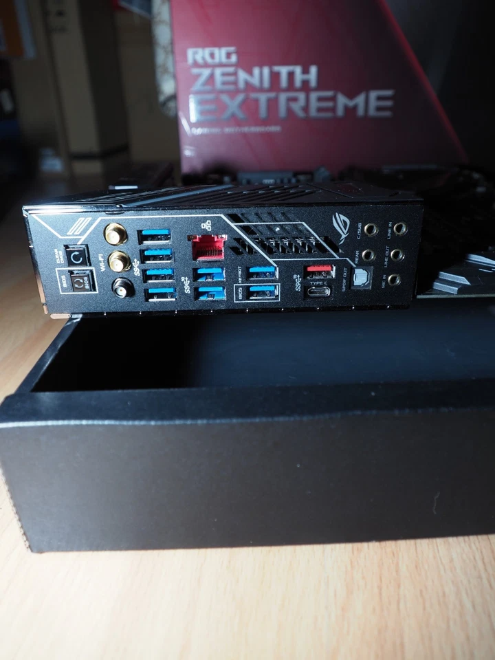Asus ROG Zenith Extreme X399 Socket TR4 - Imagen 3 de 4