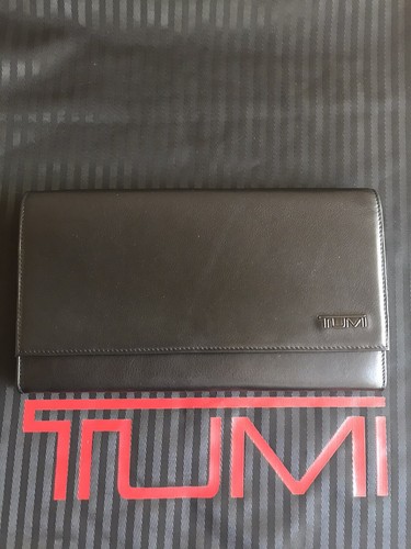 Portafoglio passaporto modernista Tumi $295 custodia documenti di viaggio pelle nera nuova con etichette - Foto 2 di 11