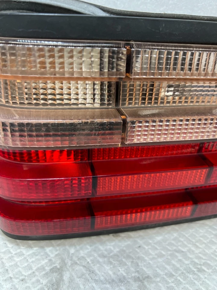 Mercedes-Benz E320 1994 conductor trasero izquierdo LR luz trasera lateral OEM (Z-28) Foto 3 de 4