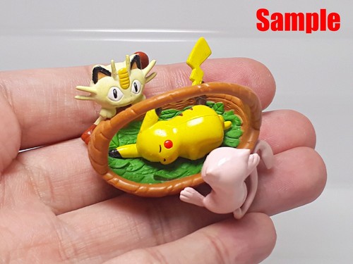 Mew Pikachu Meowth Pokemon the Movie Scene Figure Charm Movic 2005 Necklace 1.3" - Picture 3 of 9