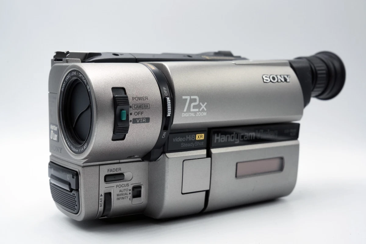 SONY ビデオカメラ　CCD-TRV65 Sony CCD-TRV65 Hi8 Camcorder with 18x Optical Zoom and NightShot