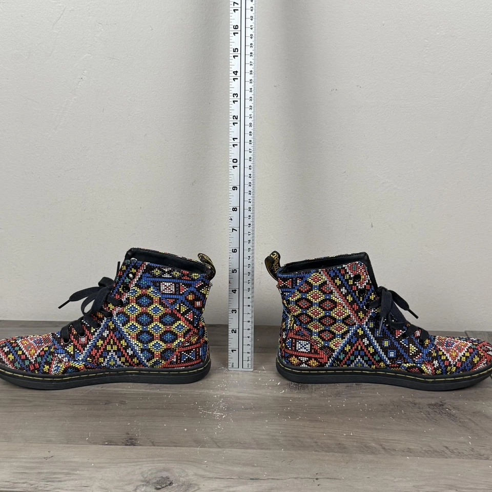 Zapatos de caña alta Dr Martens Hackney para mujer talla 8 multicolor geométrico con cordones azteca Foto 4 de 4