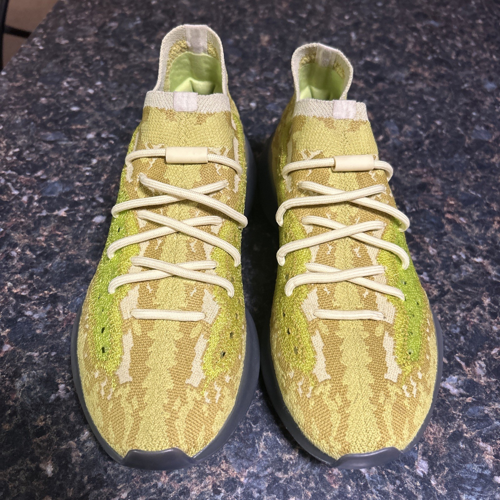 🔥Size 9.5 - Adidas Yeezy Boost 380 Hylte 🔥📈 thumbnail 2