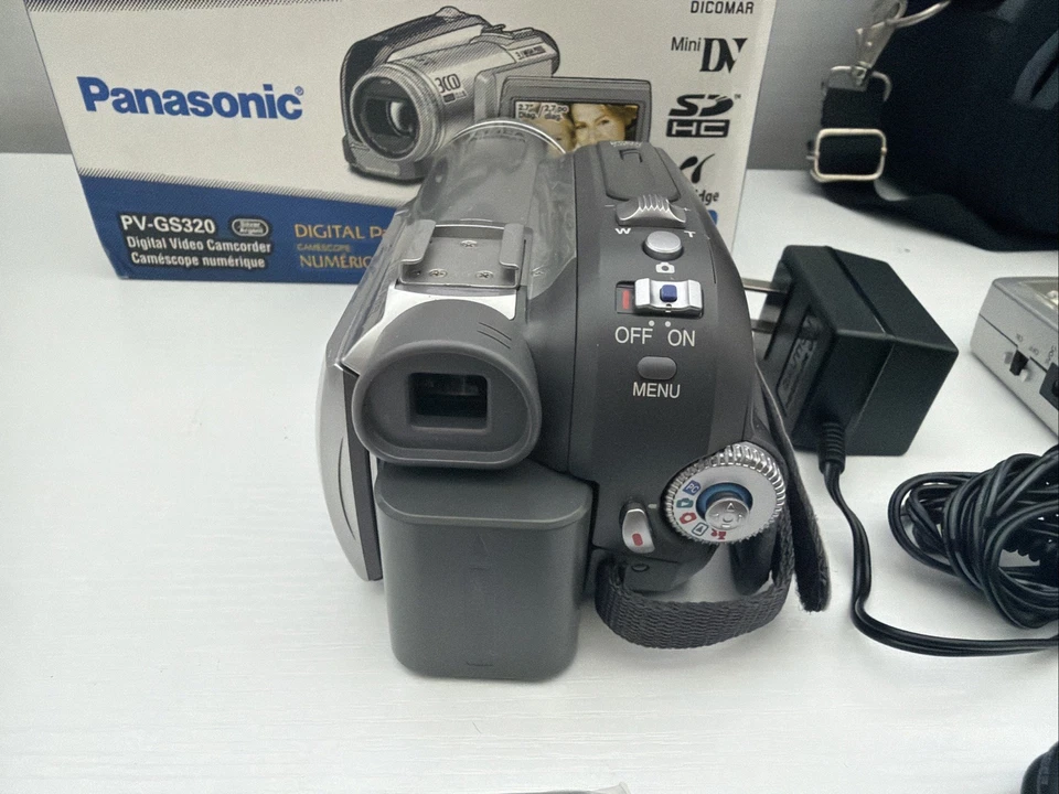 Panasonic PV-GS320 3CCD MiniDV Camcorder No Power - Image 4 of 4