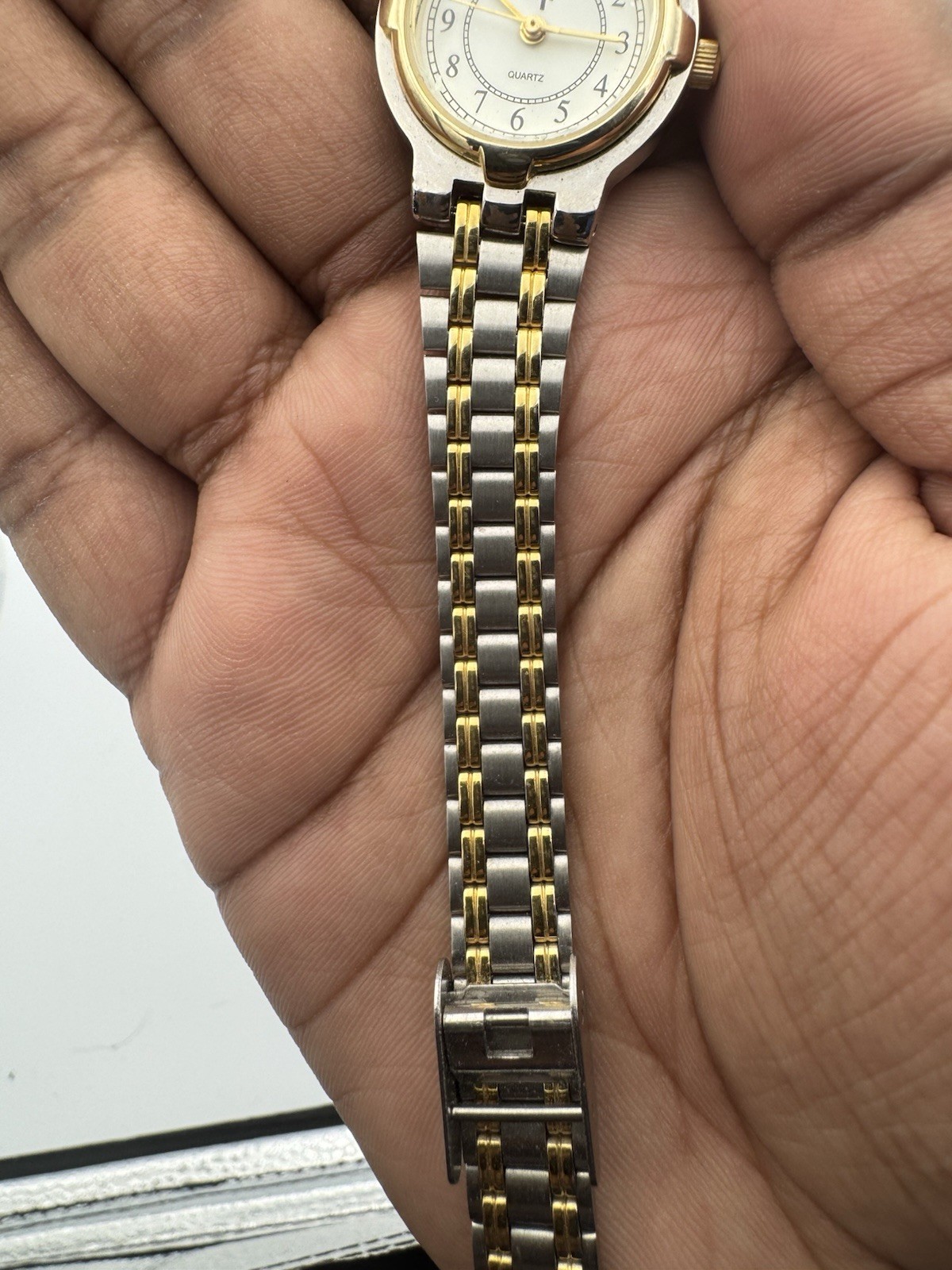 HP Dual Tone Ladies White Dial Quartz Watch, new battery, fully working image 6