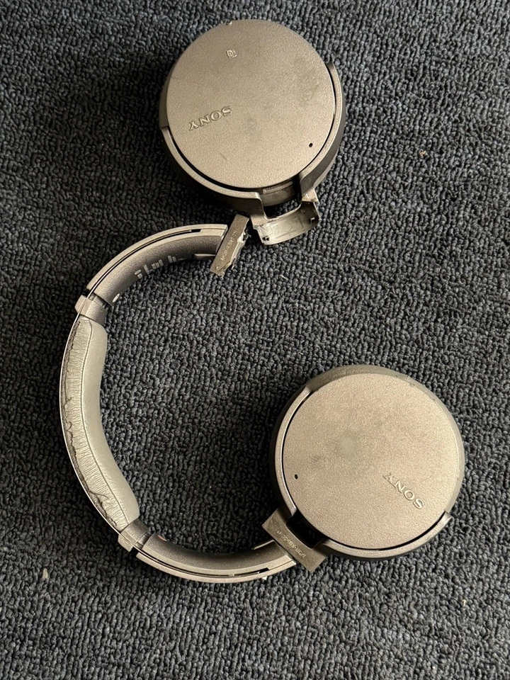 Sony MDR-XB950N1 Wireless Bluetooth Headphones Black for parts - Still Work - Image 3 of 4