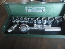 Vintage  SK tools  1/4" " NEW OLD STOCK " SAE  6 point socket set in metal case.