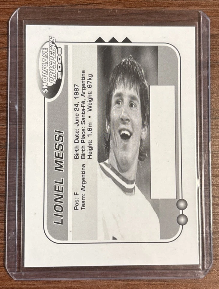 Tarjeta de novato Showcase Prospects Lionel Messi 2006 - GOAT RC Foto 2 de 2