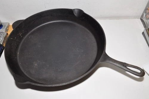Vintage No Logo Lodge No 14 Cast Iron Pan Skillet 3 Notch US Heavy Unrestored