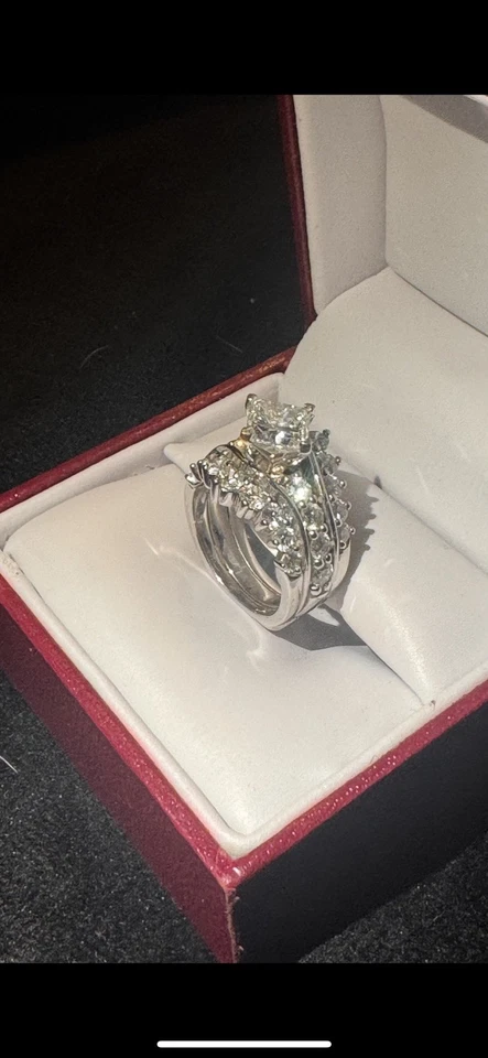 GIA 4.26ct Princess Cut With 2.01 Prominent Natural Diamond Center Stone. - Image 2 of 4