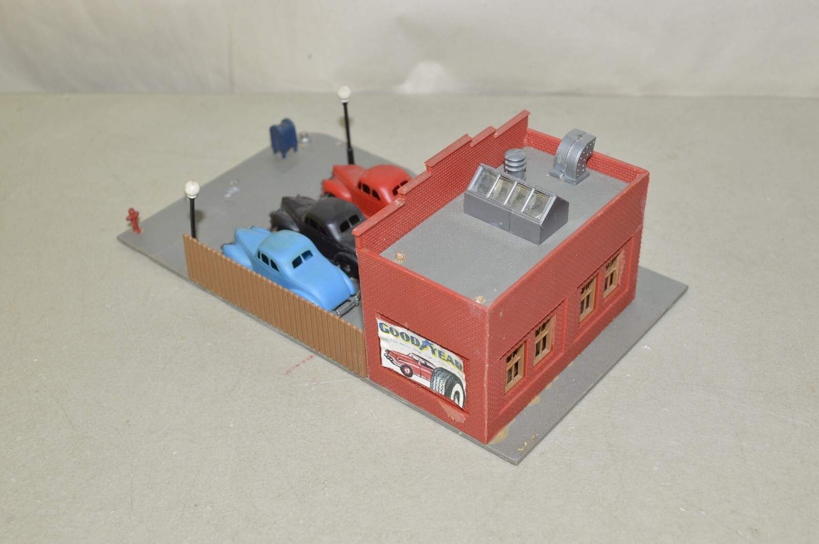 HO scale building structure Tyco Center Street Series Sam's Used Cars