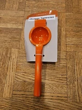 Vitagoods Co. Orange Squeezer New 7321