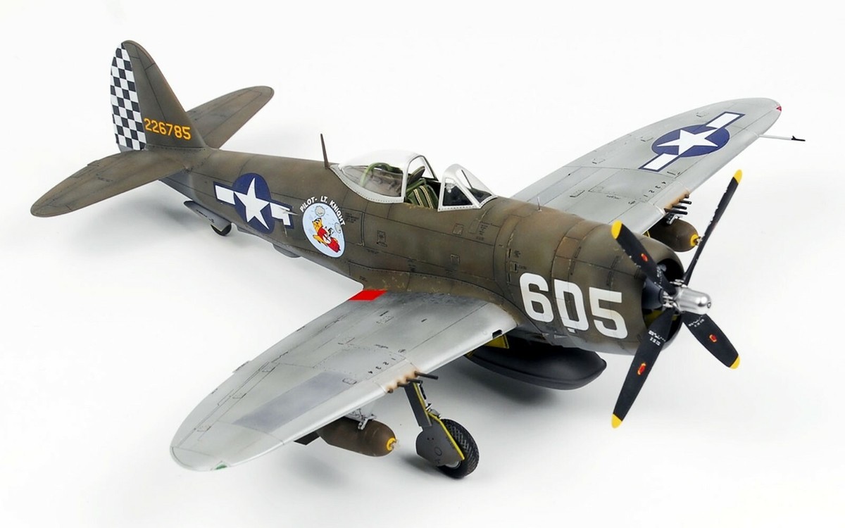 WOLFPACK 1/48 P-47D Thunderbolt 'MTO' USAAF Fighter Premium