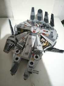 LEGO Star Wars Millennium Falcon - 75105 Mounted
