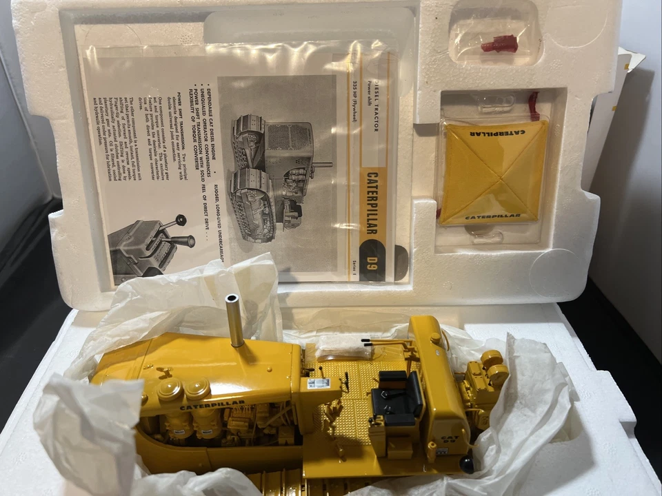 Caterpillar D9 Series E Dozer with NO 29 Cable Control First Gear/ACMOC 1:25 - Image 3 of 4